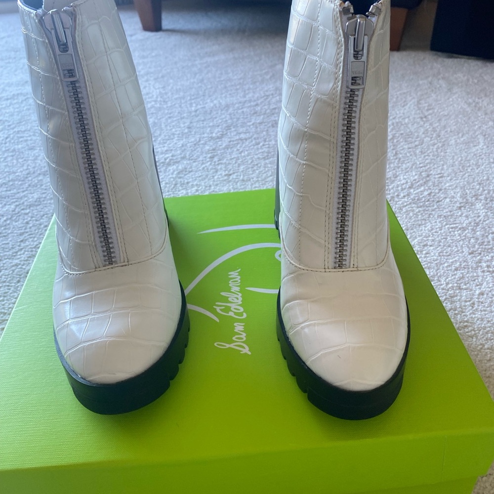BP Marley White Croc Lug Ankle Boot, like NEW, Size 8.5 runs like 8M - Picture 4 of 12